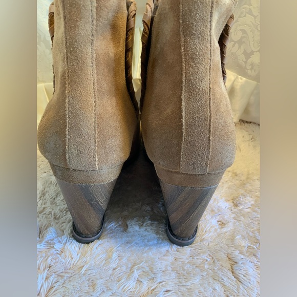 ARIAT - Picture 8 of 16